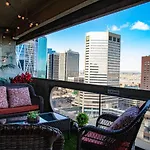 Calgary Downtown Center Condo With Free Parking