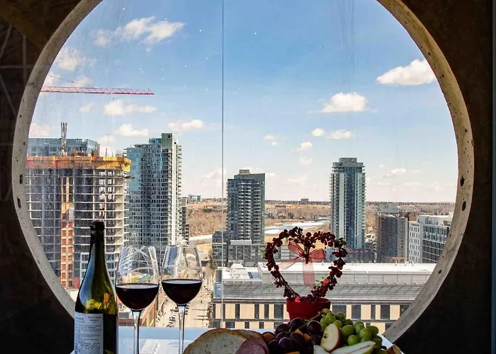 Calgary Downtown Center Condo With Free Parking